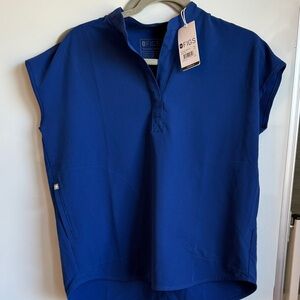 FIGS woman’s Blue Short-Sleeve Tunic Top